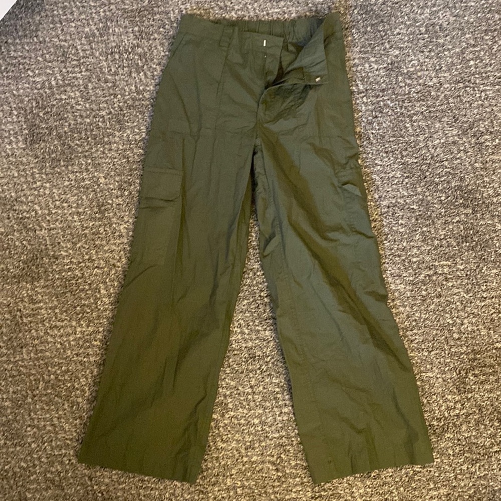 Womens cargo pants from cotton on. Lightly used but no damages:)